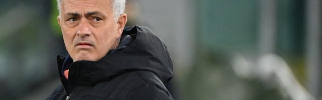 星空体育-穆里尼奥惨败怼记者：教练比你难干 所以多赚很多